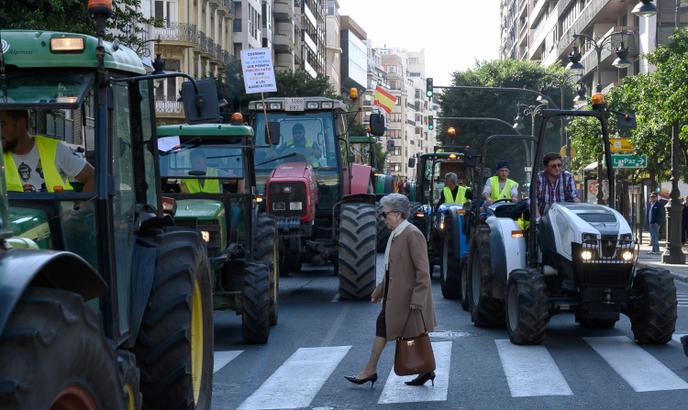 Des agriculteurs manifestent à Valence (sud de l’Espagne), le 14 février.