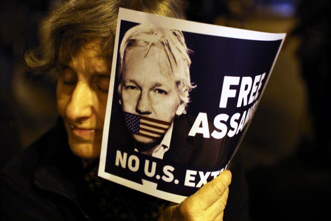 Lors d’une manifestation en soutien à Julian Assange, à Barcelone, le 24 février.