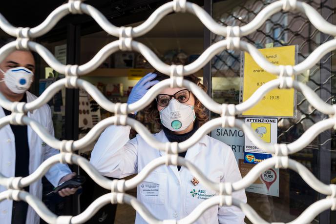 I farmacisti di Codogno vendere attraverso il velo, il 24 febbraio.