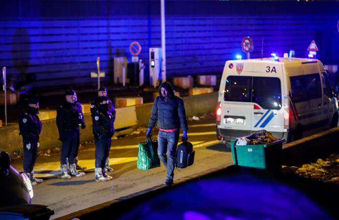 Evacuation d’un camp de migrants, porte d’Aubervilliers à Paris, le 28 janvier.