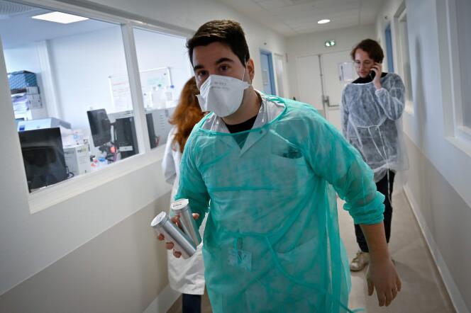 Un personnel soignant à Marseille, le 26 février.