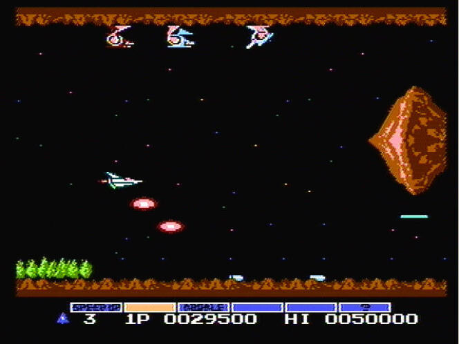Le jeu vidéo « Gradius », porté sur Famicom en 1986 par Kazuhisa Hashimoto, est le premier à avoir fait usage du fameux code.