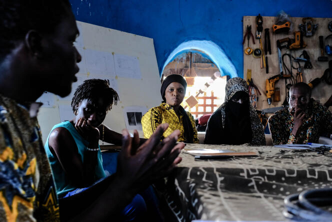 A l’école Kabokoo de Bamako, on apprend un autre métier que celui de ses études universitaires.
