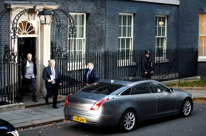 Boris Johnson et son conseiller spécial Dominic Cummings, le 28 octobre à Londres.