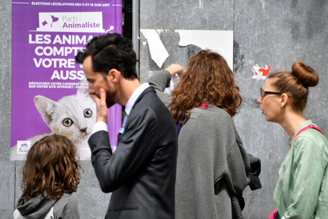 Une affiche du Parti animaliste, avant les élections législatives, à Nantes (Loire-Atlantique), en 4 juin 2017.