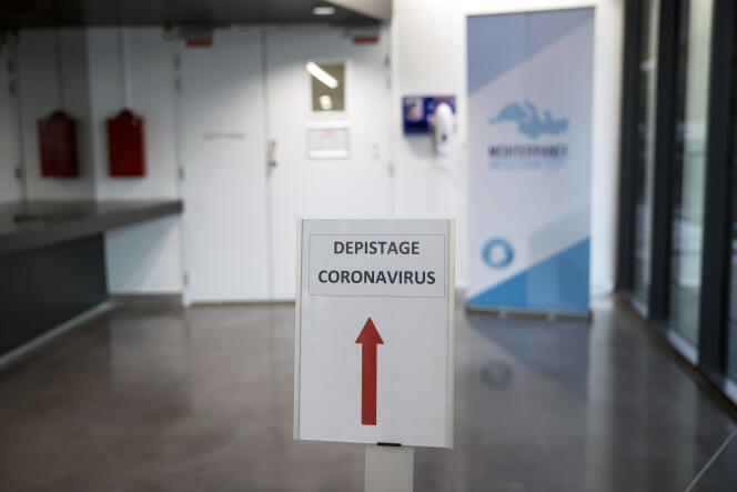 Un panneau indique la salle de dépistage des coronavirus, à l’Institut méditerranéen d’infection de l’hôpital La Timone, à Marseille, le 27 février.