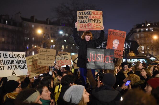 Manifestation autour de la Salle Pleyel, à Paris, où se tenait la cérémonie des Césars vendredi 28 février 2020.