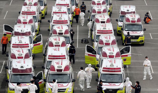 Des ambulances à Daegu, le 1er mars.