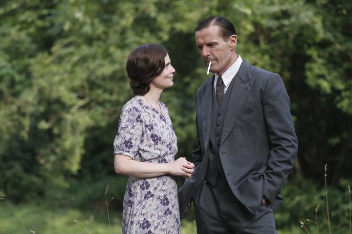 Isabelle Carré (Yvonne de Gaulle) et Lambert Wilson (Charles de Gaulle).