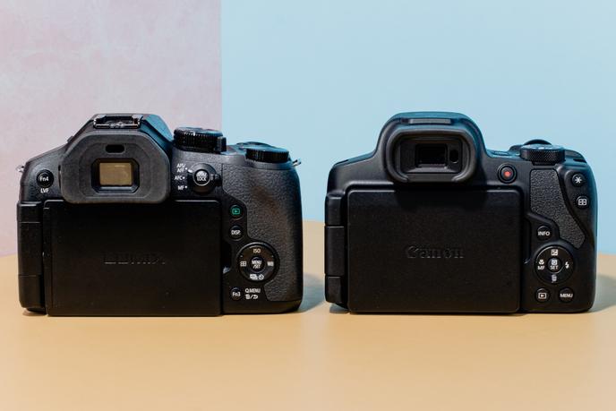 Au dos, le FZ300 (à gauche) dispose d’un généreux repose-pouce et de nombreuses touches personnalisables, ainsi que d’un sélecteur dédié au mode autofocus.