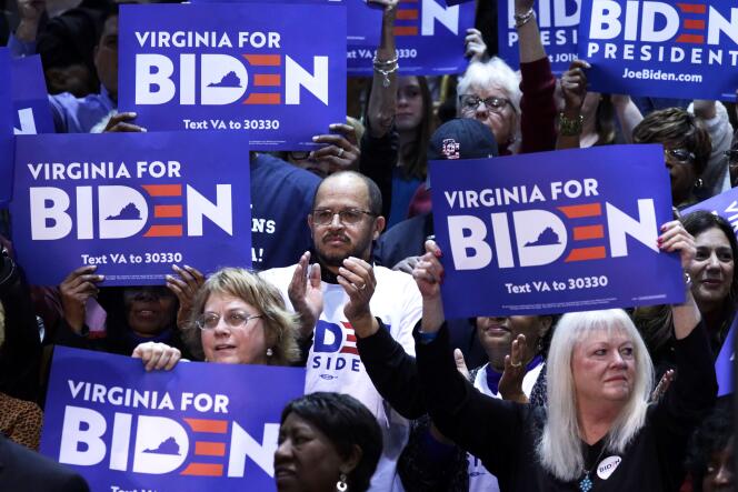 Des partisans de Joe Biden, le 1er mars, à Norfolk, en Virginie.
