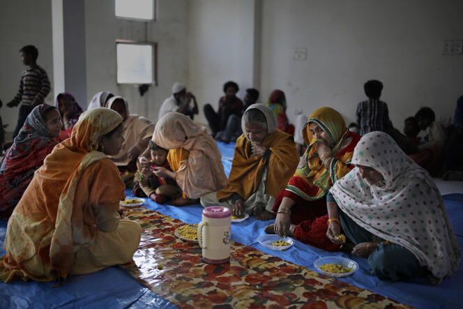 Un groupe de femmes rescapées des attaques contre les musulmans et réfugiées au premier étage de l’hôpital Al-Hind de New Delhi, le 28 février 2020.
