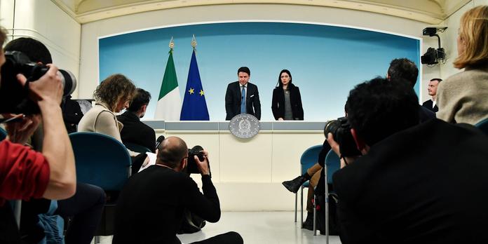 Coronavirus Le Gouvernement Italien Limite La Cacophonie Sans Calmer Les Inquietudes