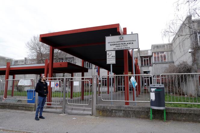 Une école fermée pour cause de coronavirus à Bareggio, près de Milan, le 29 février.