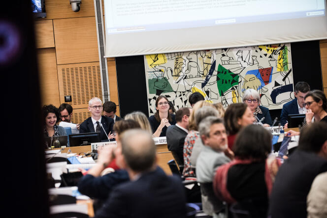 Franck Riester, ministre de la culture, et la députée (LRM), Aurore Bergé (au centre sur la photo), en commission des affaires culturelles, le 4 mars, à l’Assemblée nationale.