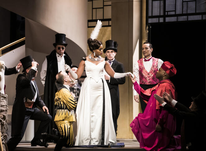 Pretty Yende (au centre) lors d’une représentation de « Manon », de Jules Massenet, mise en scène par Vincent Huguet, à l’Opéra Bastille, à Paris, le 24 février.
