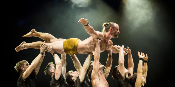 Circa Le Cirque Effronte Des Antipodes La Compagnie Circassienne Venue D Australie Virtuose Et Melomane Se