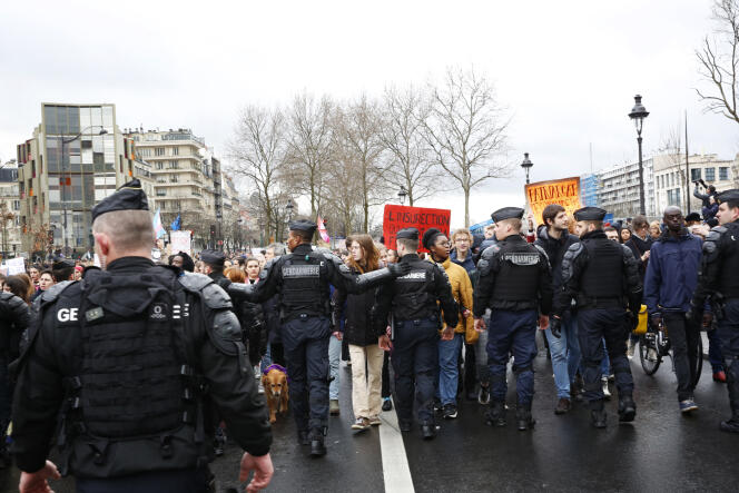 A l’arrivée du cortège du 8-Mars sur la place de la Bastille, à Paris.