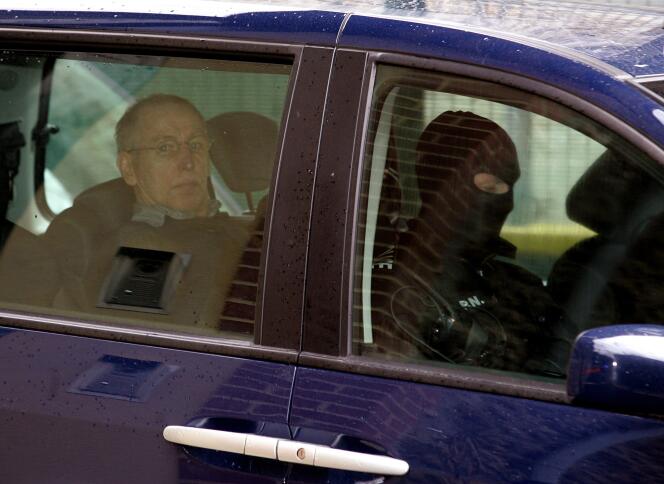 Le tueur en série, Michel Fourniret, à son arrivée à la cour d’assises de Charleville-Mézières, en mai 2008.