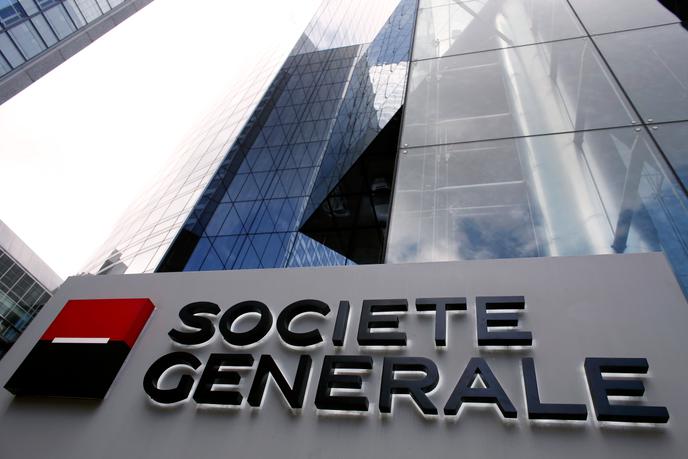 Le siège de Société générale, dans le quartier des affaires de La Défense, à Paris, en mai 2015. La banque a clôturé en baisse de plus de 17 % en Bourse, lundi 9 mars, sur fond de panique liée à l’épidémie de Covid-19.