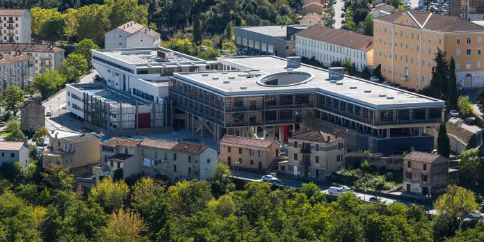 Coronavirus Cours Stages Et Sejours A L Etranger Perturbes Pour Les Etudiants