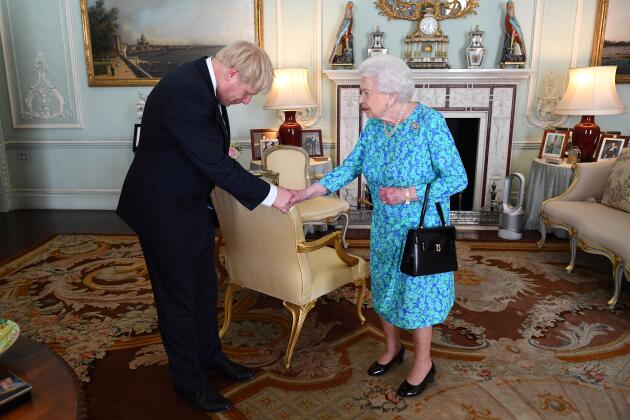 La reine Elizabeth II reçoit le chef nouvellement élu du Parti conservateur, Boris Johnson, lors d’une audience au palais de Buckingham, à Londres, le 24 juillet 2019.