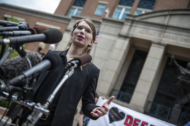 Chelsea Manning devant le tribunal d’Alexandria (Virginie), en mai 2019.