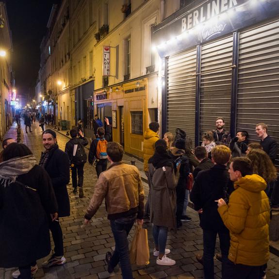 C'est une dernire nuit, une nuit historique  : le soir o la France est  passe au  stade 3  pour lutter contre le coronavirus