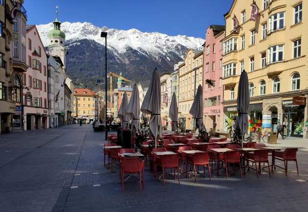 A Innsbruck, le 15 mars. En Autriche, la population ne peut désormais sortir que pour travailler, se ravitailler ou porter assistance à autrui.