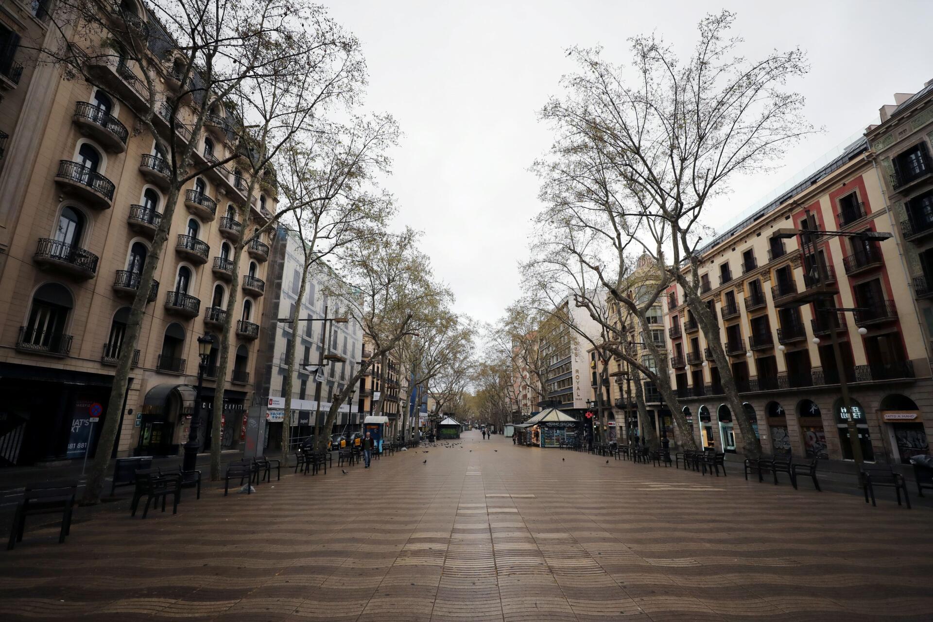 Les Ramblas de Barcelone, habituellement noires de monde, le 16 mars. L’Espagne a imposé une quarantaine quasi totale pour 15 jours.