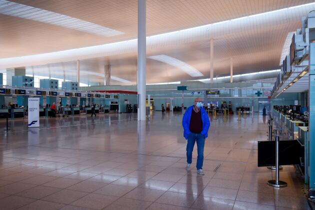 L’aéroport de Barcelone, le 16 mars. La pandémie a provoqué une réduction drastique du trafic aérien mondial.