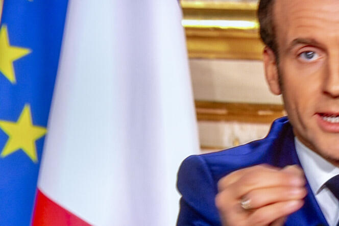 Lors de l’allocution télévisée d’Emmanuel Macron, depuis le palais de l’Elysée, le 16 mars.