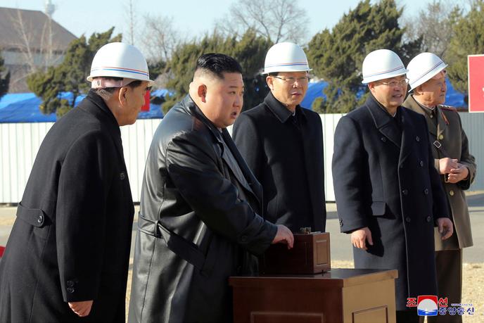 Le dirigeant Kim Jong-un inaugure la construction d’un hôpital à Pyongyang, le 17 mars. Image officielle du gouvernement nord-coréen.
