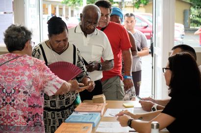 Vote pour les élections municipales à Nouméa le 15 mars.