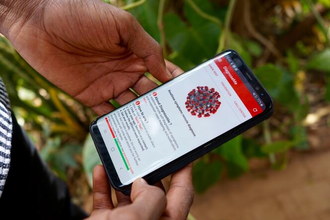 Adama Sy Traoré présente son appli mobile, DiagnoseMe, encore en cours de développement.