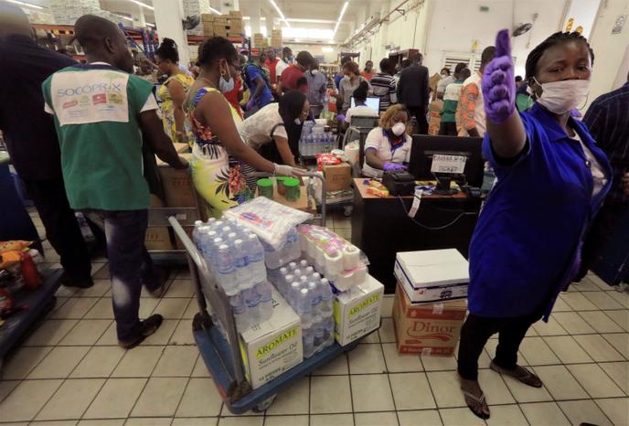 Dans un supermarché d’Abidjan, le 18 mars 2020.