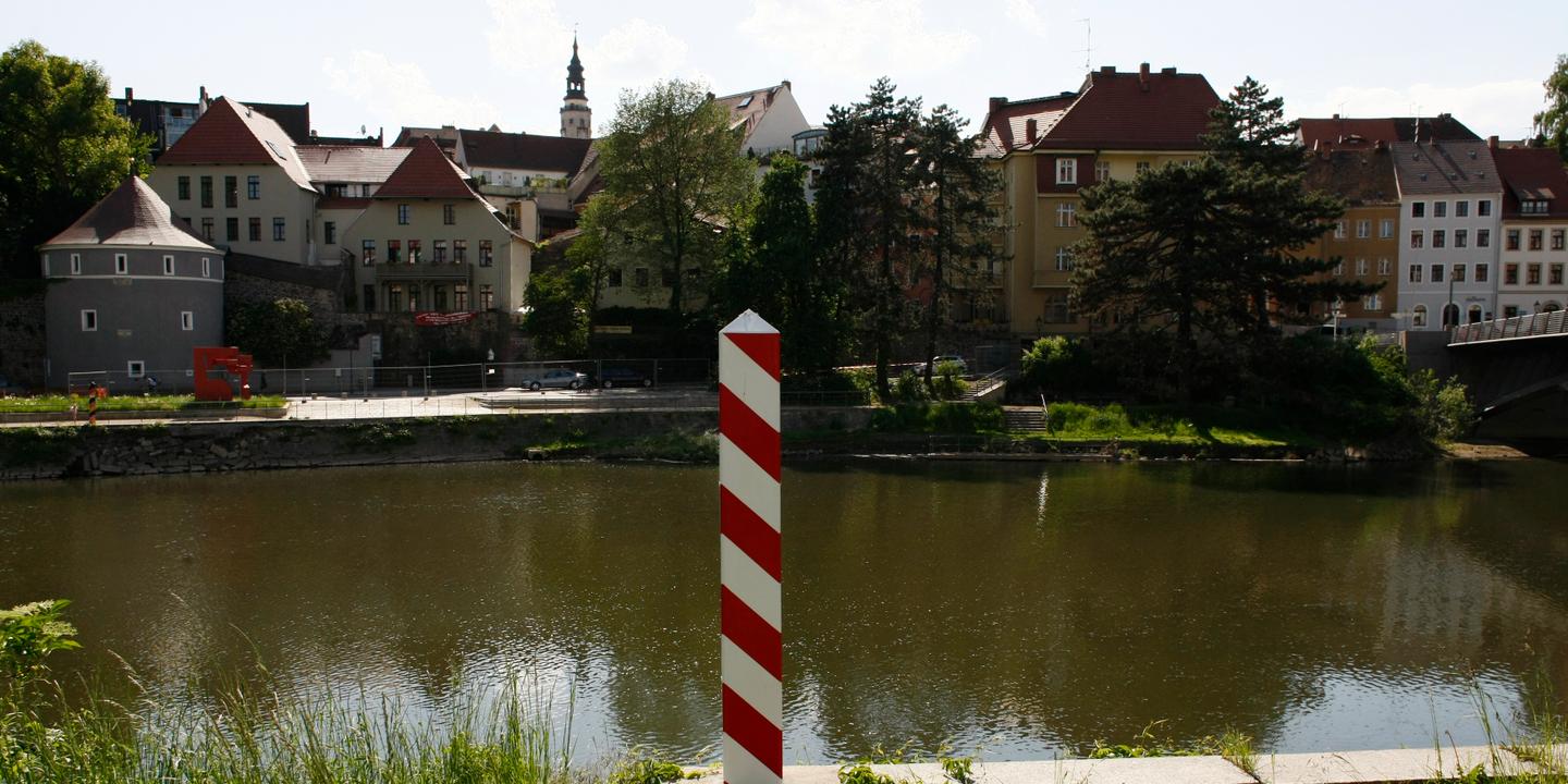 Coronavirus Entre La Pologne Et L Allemagne L Economie Transfrontaliere En Grande Difficulte