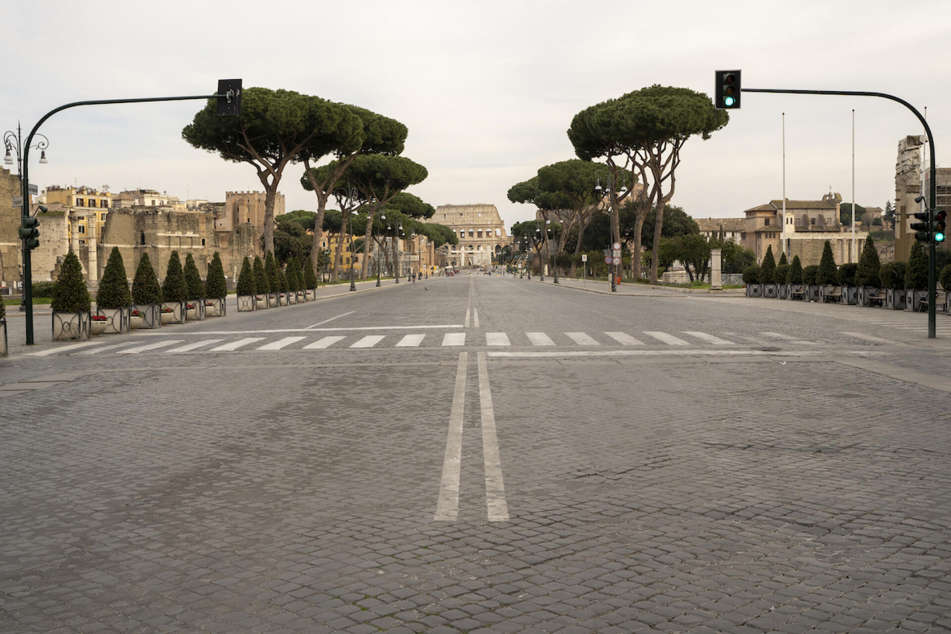 La via dei Fori Imperiali, qui relie la piazza Venezia au Colisée et traverse la zone archéologique des Forums impériaux. Rome, le 17 mars.