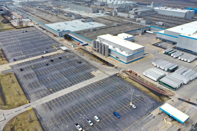 Le parking des employés de l’usine d’assemblage de Fiat Chrysler Automobiles (FCA), à Belvidere, dans l’Illinois, mardi 24 mars.
