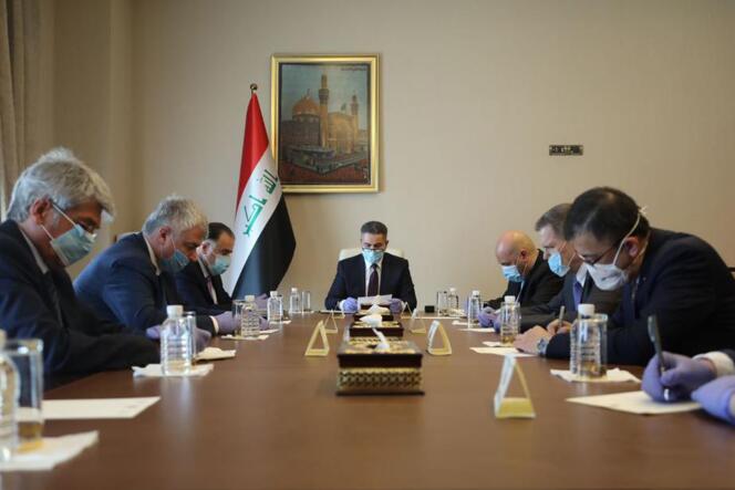 Réunion dans le bureau du premier ministre irakien, le 25 mars à Bagdad.
