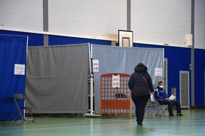 Le complexe multisports des Stades de Flandres, à Dunkerque, transformé en unité Covid-19, le 23 mars.