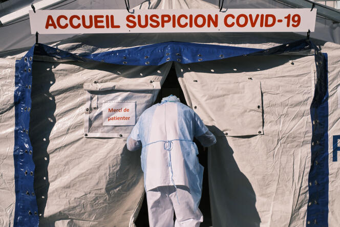 Le 25 mars, à l’hôpital Ambroise-Paré, à Boulogne-Billancourt (Hauts-de-Seine). Une structure a été organisée à l’extérieur pour accueillir les malades.