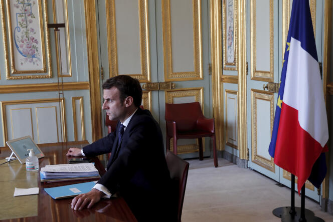 Emmanuel Macron lors d’une visioconférence sur l’épidémie de Covid-19 avec les représentants du G20, à l’Elysée, le 26 mars.