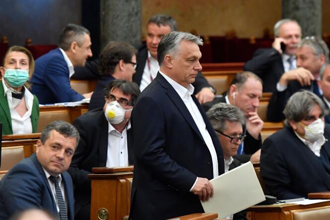 Le premier ministre hongrois Viktor Orban au Parlement, à Budapest, le 30 mars.