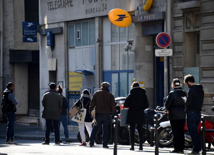 La Poste Va Se Concentrer Sur Le Versement Des Prestations