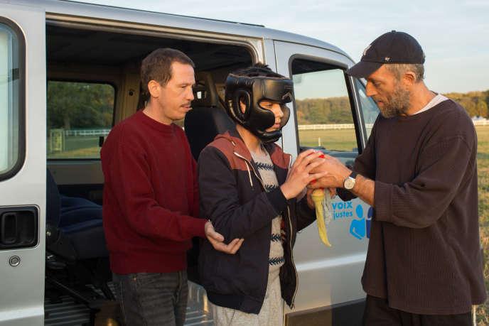 Reda Kateb et Vincent Cassel dans « Hors normes » (2019), d’Olivier Nakache et Eric Toledano.