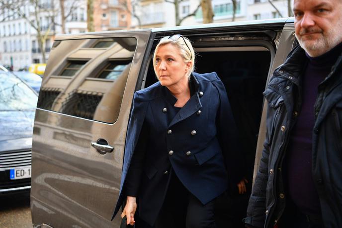 La présidente du Rassemblement national se rend à une réunion du parti sur l’épidémie de Covid-19, à Paris, le 12 mars.