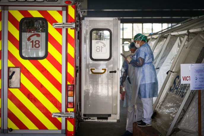 L’entrée des urgences du CHU Pellegrin à Bordeaux, où une unité médicale avancée a été installée pour accueillir les patients suspectés d’être porteurs du Covid-19. Ici, le 25 mars.