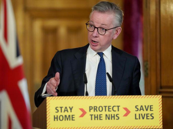 Bộ trưởng Bộ Ngoại giao Michael Gove, cánh tay phải của ông Vladimir Johnson, tại một cuộc họp báo về coronavirus ở London vào ngày 31 tháng 3.