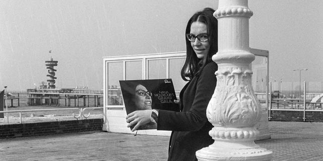 Nana Mouskouri, pour le meilleur et pour Le Pirée
